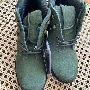 Green womens Boots 6.5 Wunderlust